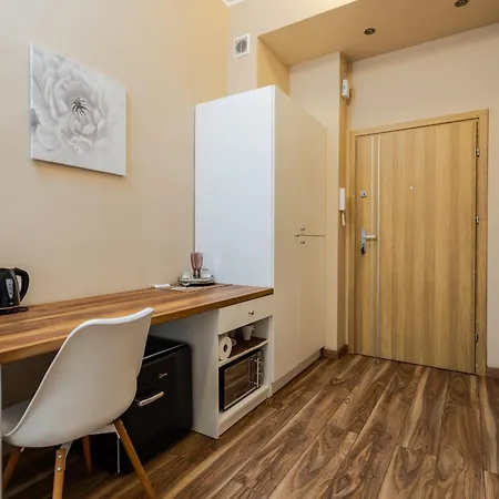 Lejlighed Functional And Comfortable Very Berry In By Renters Poznań