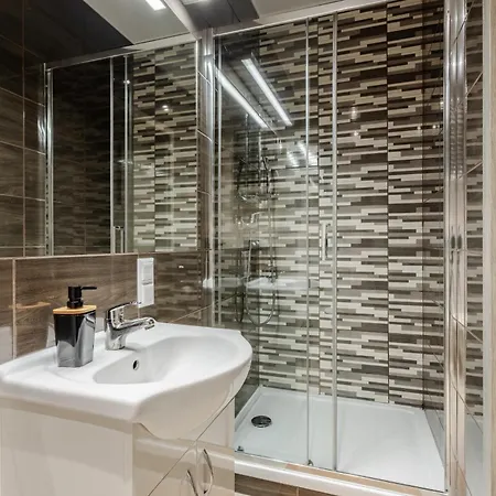 Lejlighed Functional And Comfortable Very Berry In By Renters Poznań