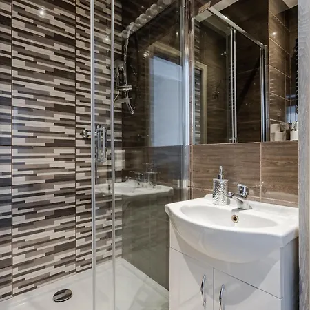 Functional And Comfortable Very Berry In By Renters Poznań