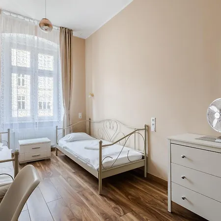 Functional And Comfortable Very Berry In By Renters Lejlighed