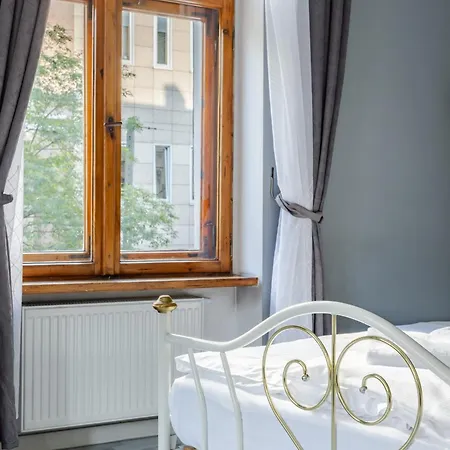 Functional And Comfortable Very Berry In By Renters Lejlighed