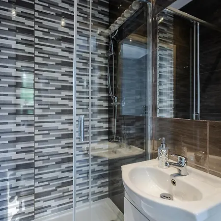 Lejlighed Functional And Comfortable Very Berry In By Renters