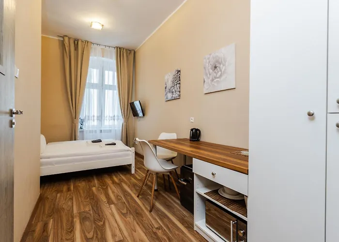 شقة Functional And Comfortable Very Berry In By Renters