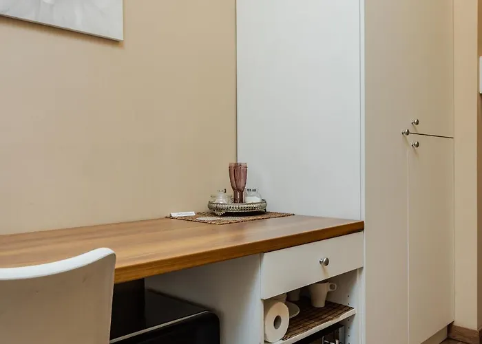 Functional And Comfortable Very Berry In By Renters بوزنان