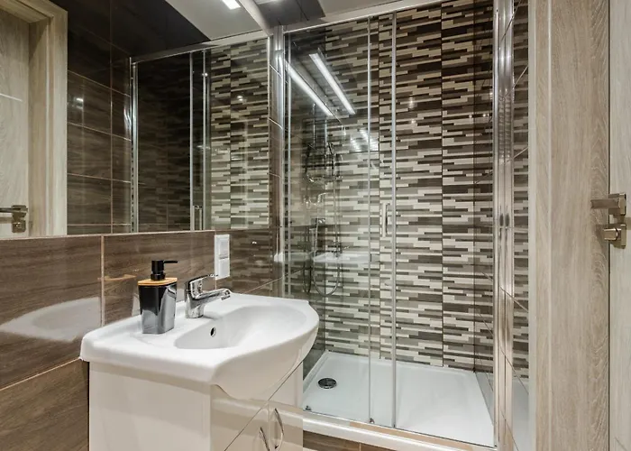 شقة Functional And Comfortable Very Berry In By Renters بوزنان