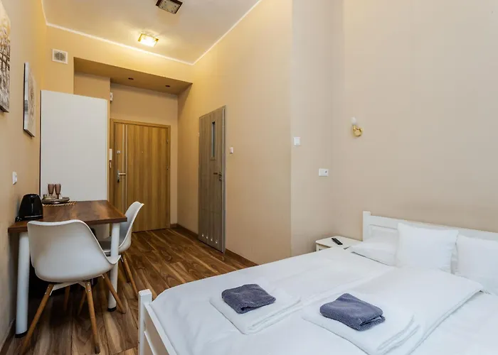 شقة Functional And Comfortable Very Berry In By Renters