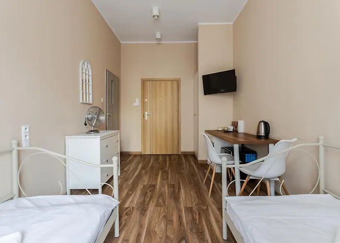 شقة Functional And Comfortable Very Berry In By Renters بوزنان