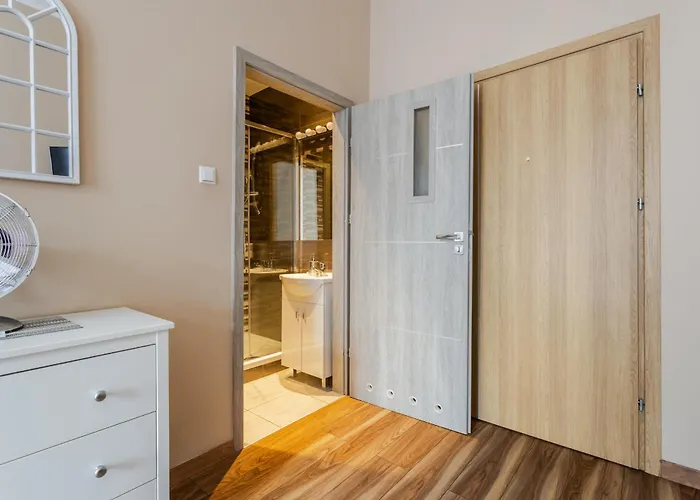 شقة Functional And Comfortable Very Berry In By Renters *