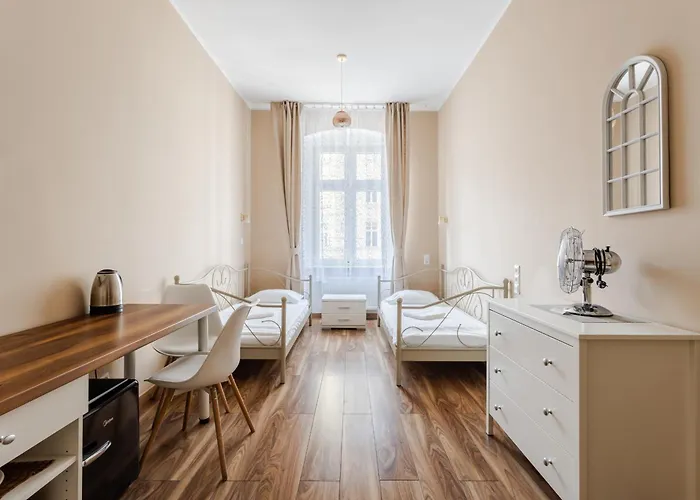 شقة Functional And Comfortable Very Berry In By Renters بوزنان