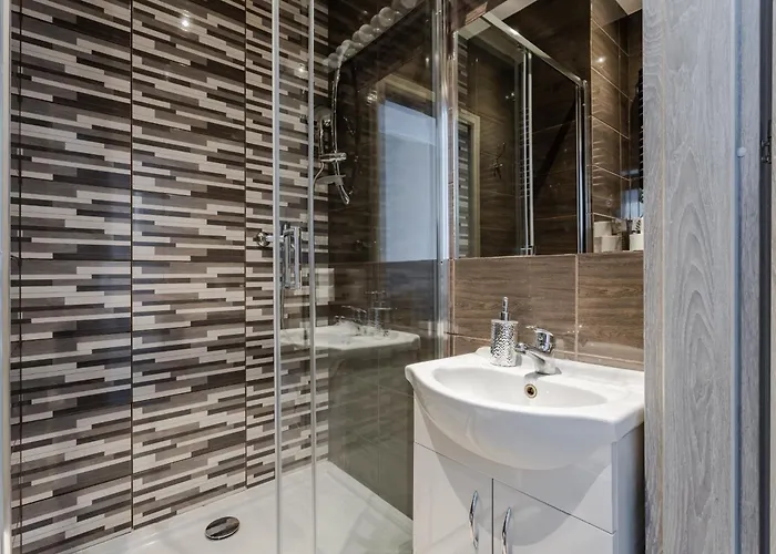 Functional And Comfortable Very Berry In By Renters بوزنان