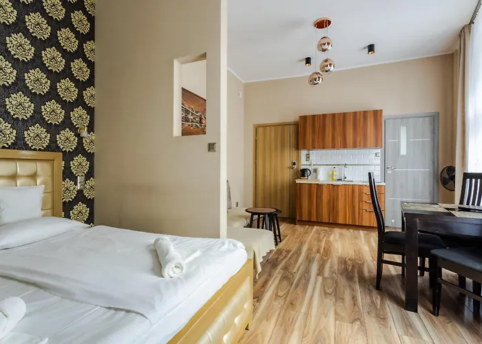 Functional And Comfortable Very Berry In By Renters شقة