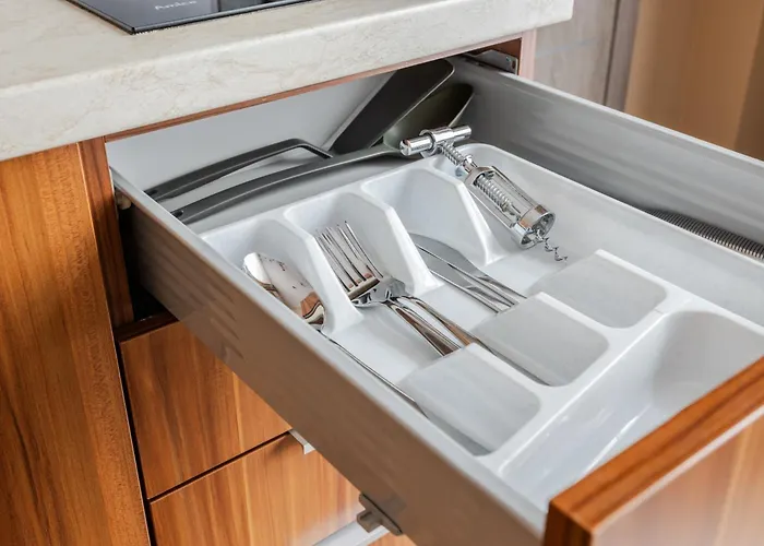 شقة Functional And Comfortable Very Berry In By Renters