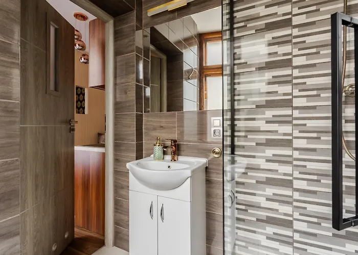 Functional And Comfortable Very Berry In By Renters * بوزنان