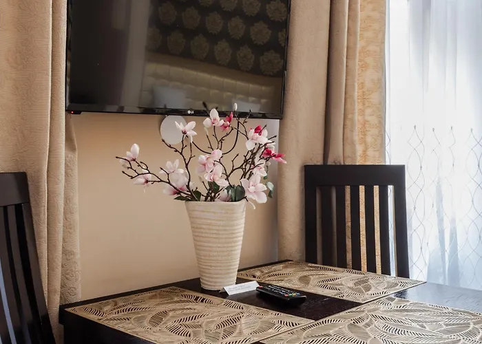 شقة Functional And Comfortable Very Berry In By Renters