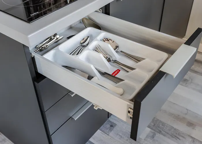 Functional And Comfortable Very Berry In By Renters بوزنان