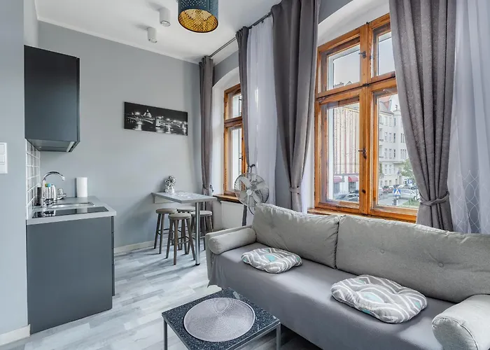 شقة Functional And Comfortable Very Berry In By Renters *