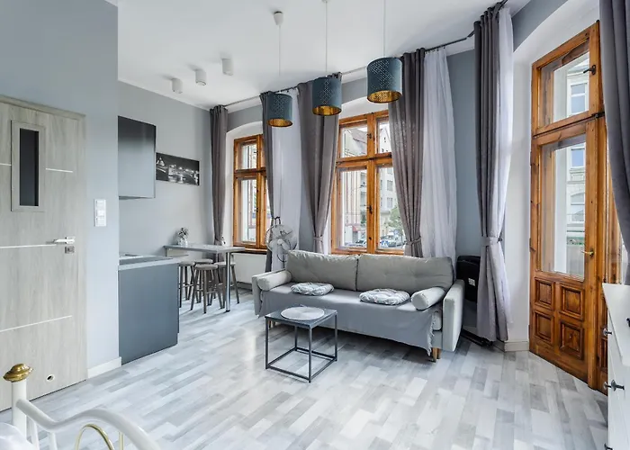 Functional And Comfortable Very Berry In By Renters شقة