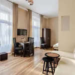Functional And Comfortable Very Berry In By Renters Appartamento