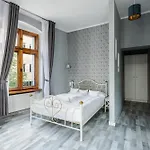 Functional And Comfortable Very Berry In By Renters Appartamento