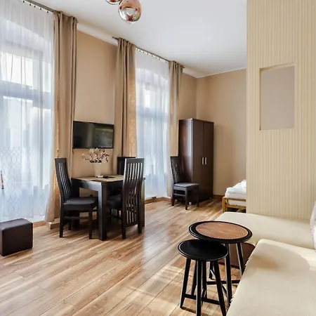 Functional And Comfortable Very Berry In By Renters Lägenhet