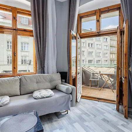 Functional And Comfortable Very Berry In By Renters Lägenhet *